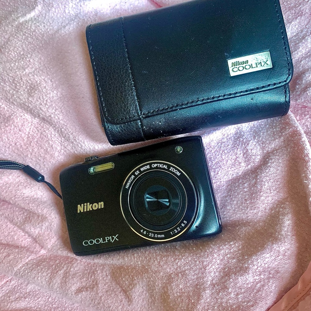 Nikon COOLPIX S3100 Compact Digital Camera - Black
